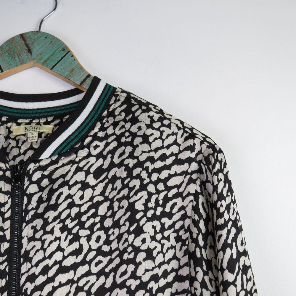 Kori America Silky Cheetah Spots Bomber Sz Sm - Picture 3 of 7